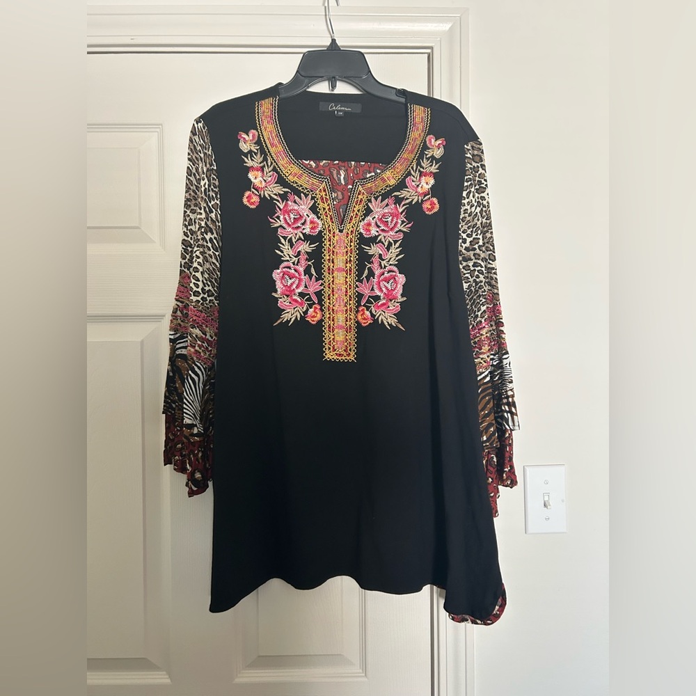 Calessa NWT 1X Boho Tunic Top Embroidered Floral Animal Print Black